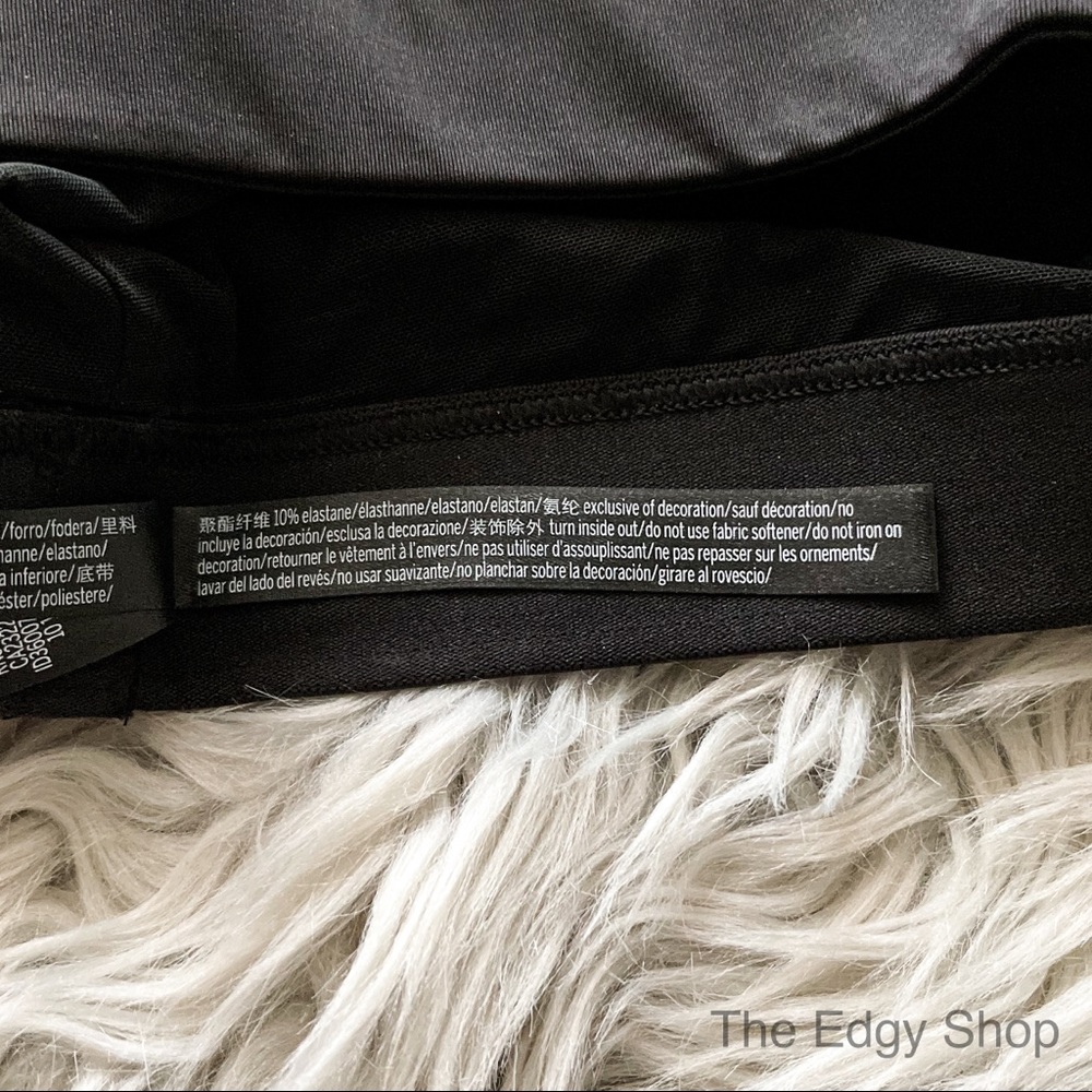 Victoria Sport | Player Logo Scoopneck Sports Bra - Picture 8 of 9